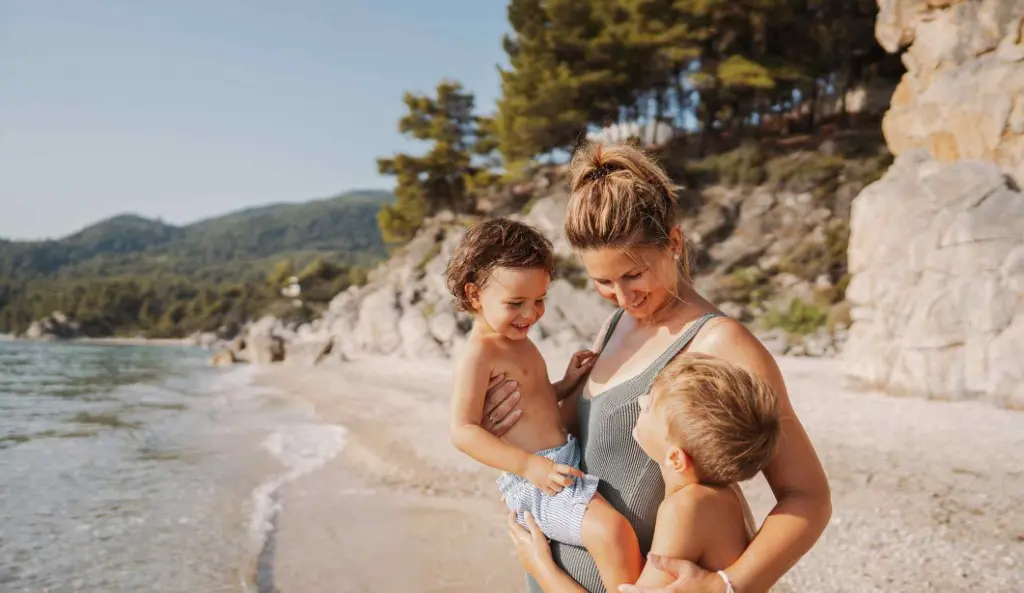 How To Avoid Child Custody Issues In Summer? | Hedayati Law Group, P.C. | Call (516) 334-4100
