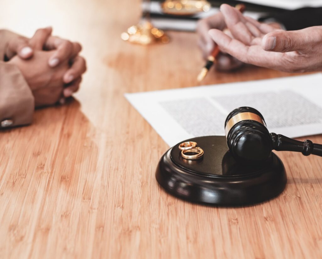 Divorce Spousal Support Factors in Garden City, NY | Call 516-334-4100